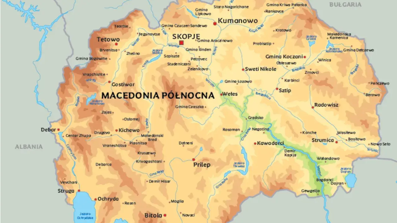Mapa fizyczna Macedonii Północnej z zaznaczonymi miastami i rzekami. Zobacz, gdzie leży Macedonia, jej stolica Skopje i inne miasta.