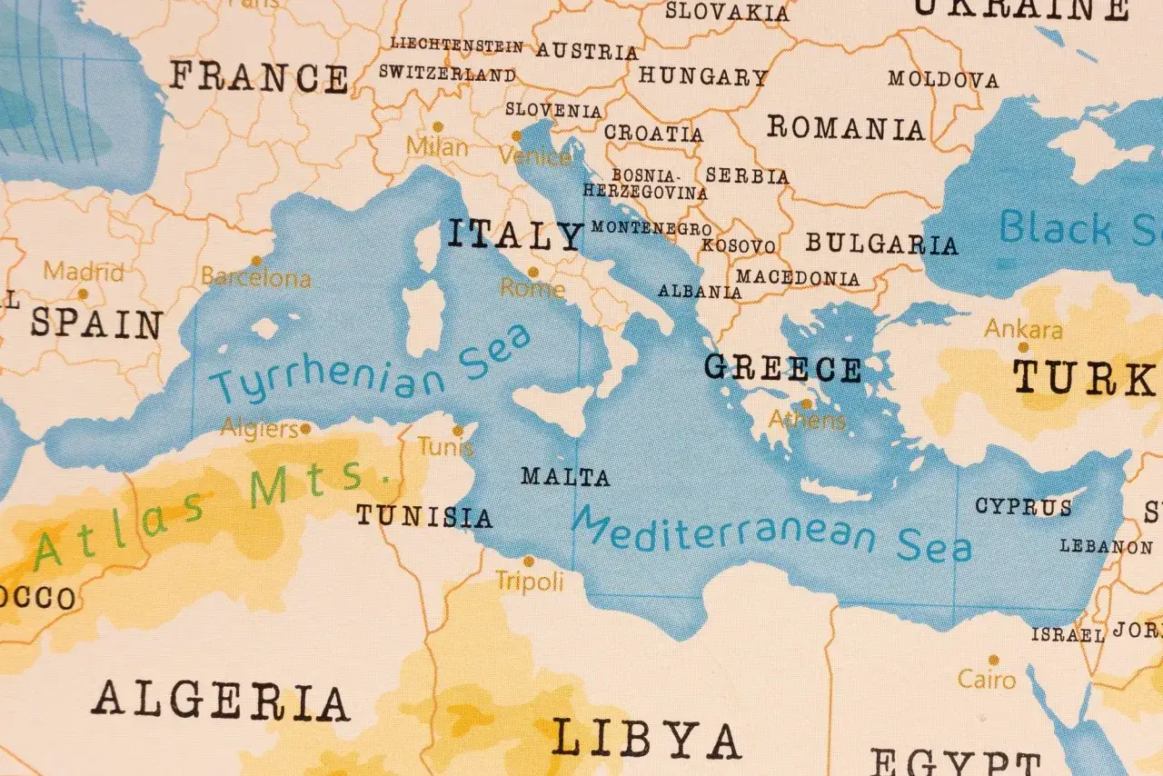 Mapa Morza Śródziemnego. Izrael jaki kontynent? Znajduje się na Bliskim Wschodzie, w Azji.